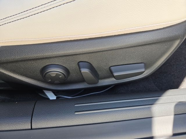 2025 Genesis G70  24