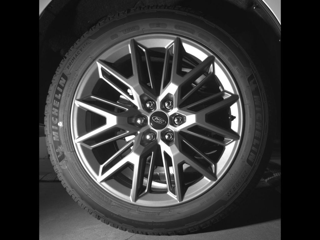 New 2027 Star White Metallic Tri-Coat Ford Platinum image 12