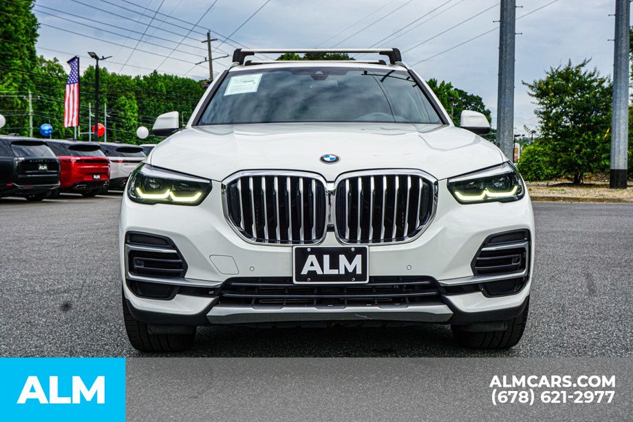 Used 2023 White BMW sDrive40i image 10