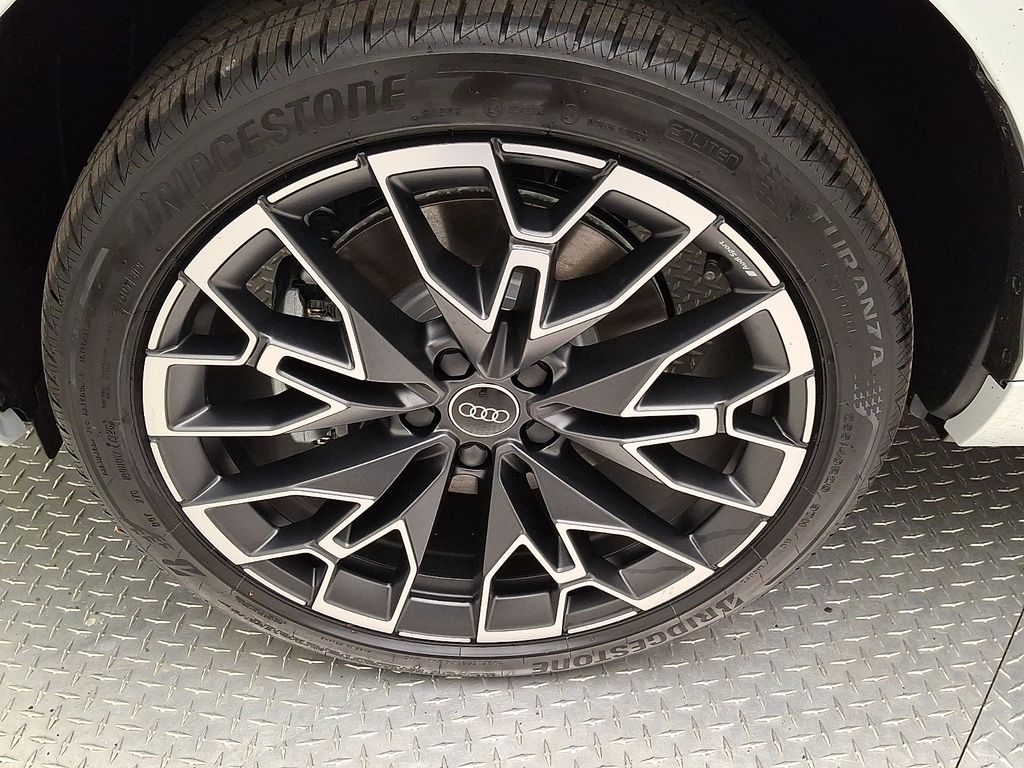 Thumbnail: 2026 Audi Q3 - 5