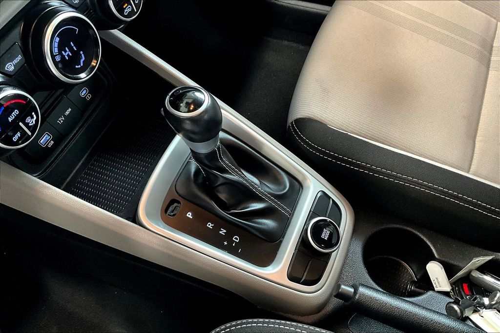 Used 2023 Black Hyundai SEL image 16