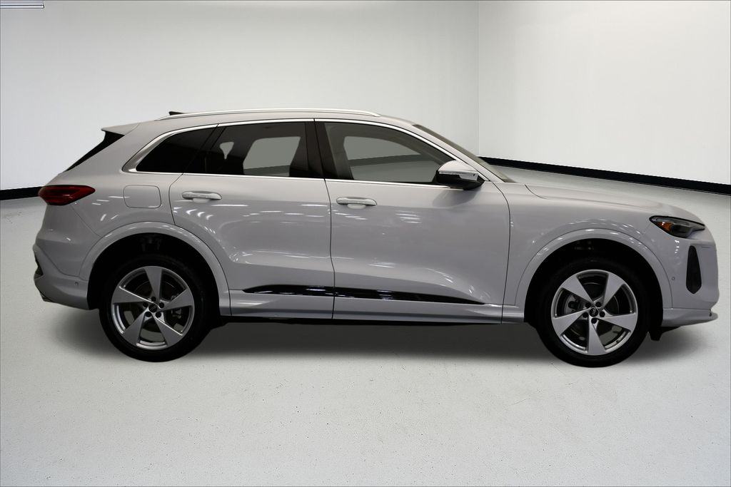 Thumbnail: 2025 Audi Q5 - 6