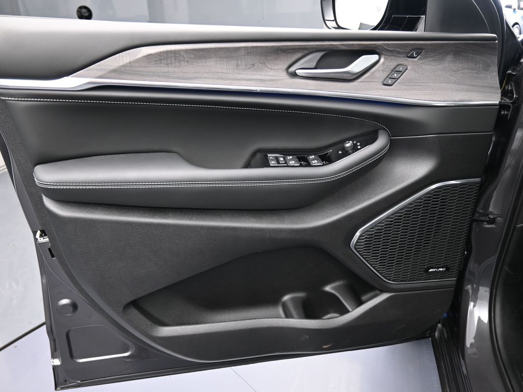 Used 2024 Baltic Gray Metallic Clearcoat Jeep Overland image 13