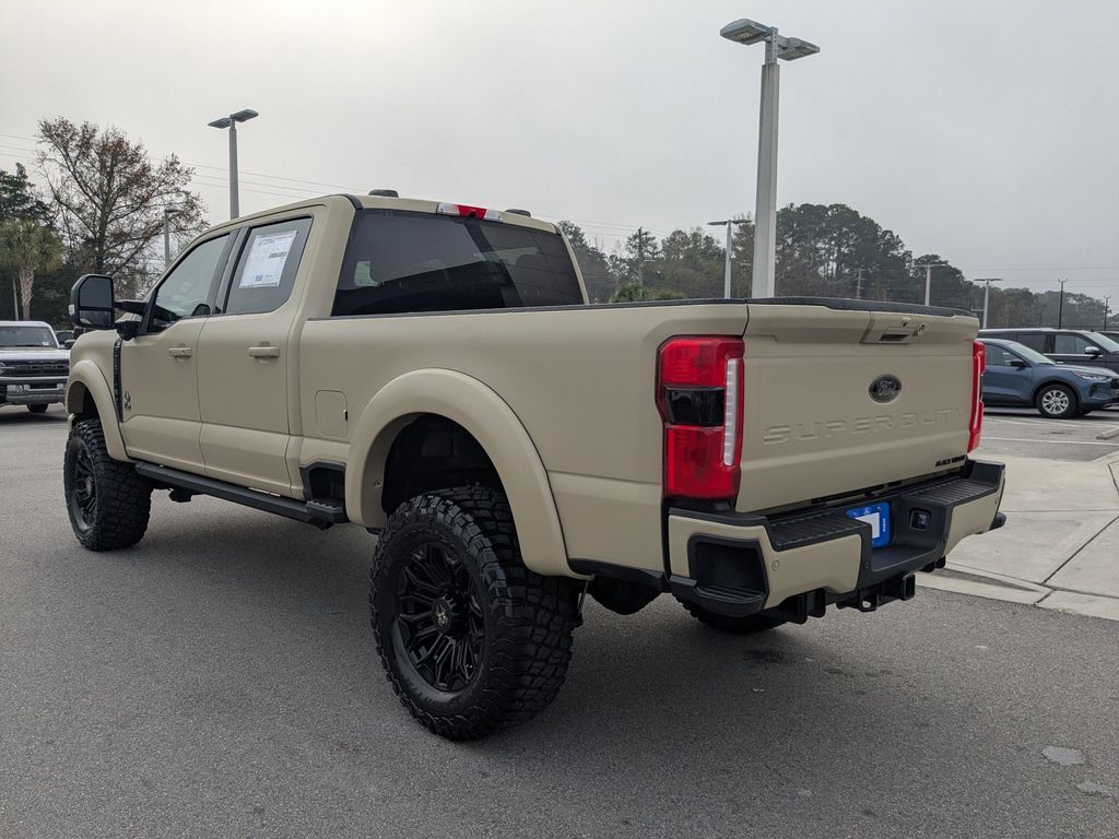 2026 Ford F-250 Super Duty Black Widow