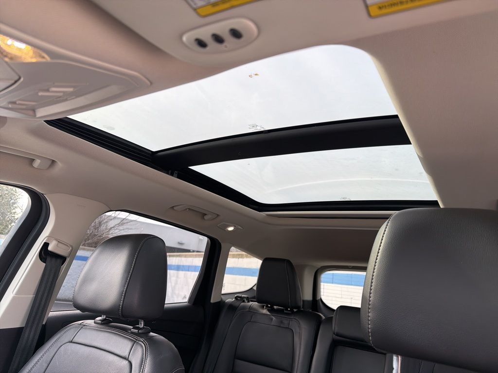 Thumbnail: 2017 Ford Escape - 11