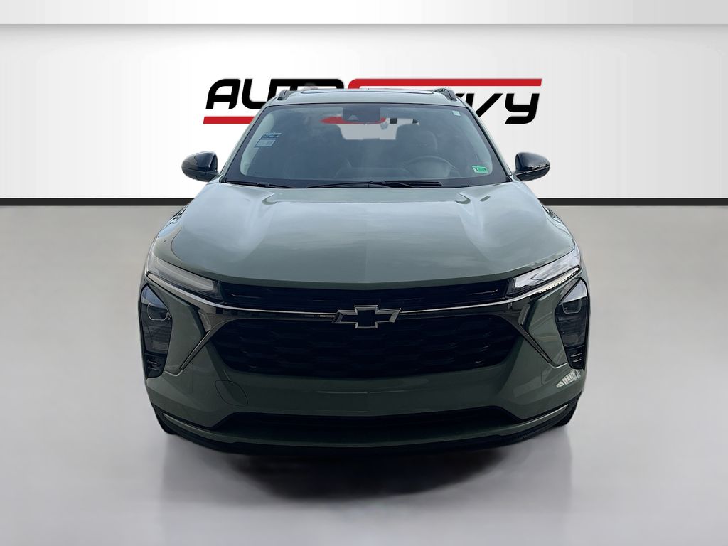 Used 2025 Green Chevrolet ACTIV image 2