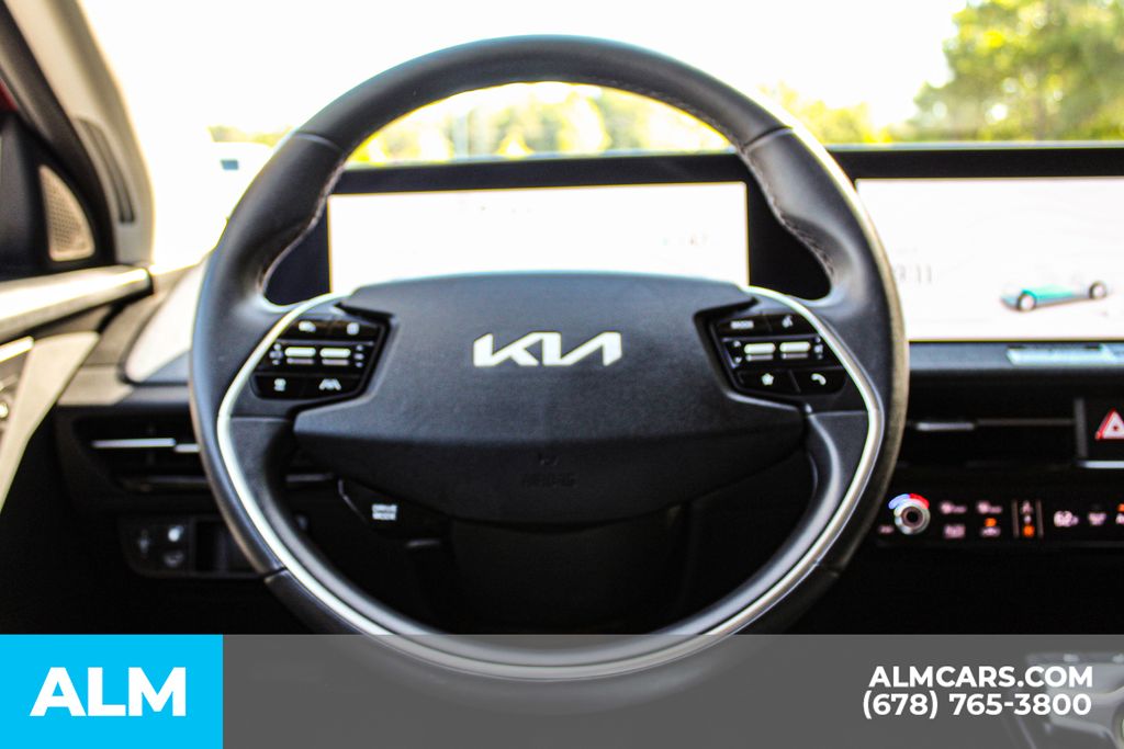 Used 2023 Red Kia Wind image 25