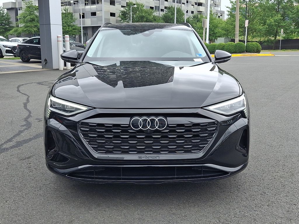 Thumbnail: 2024 Audi Q8 e-tron - 2
