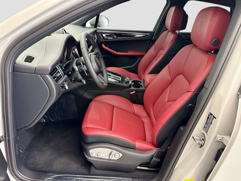 Thumbnail: 2026 Porsche Macan - 5