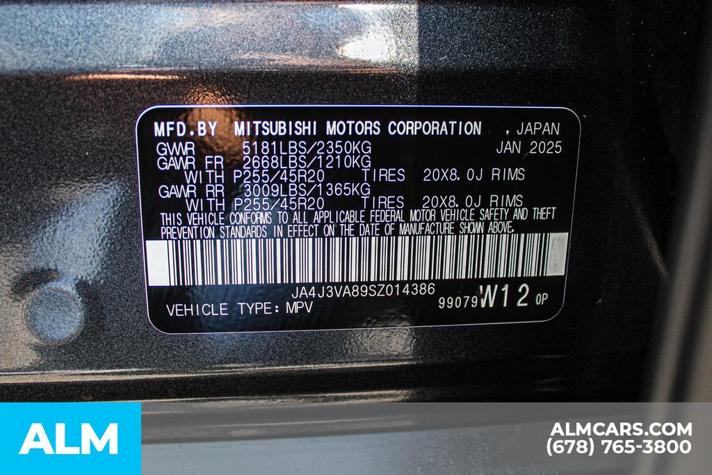 Used 2025 Gray Mitsubishi SE image 39