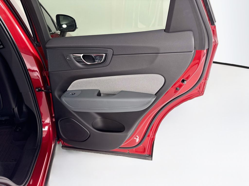 Thumbnail: 2021 Volvo XC60 - 27