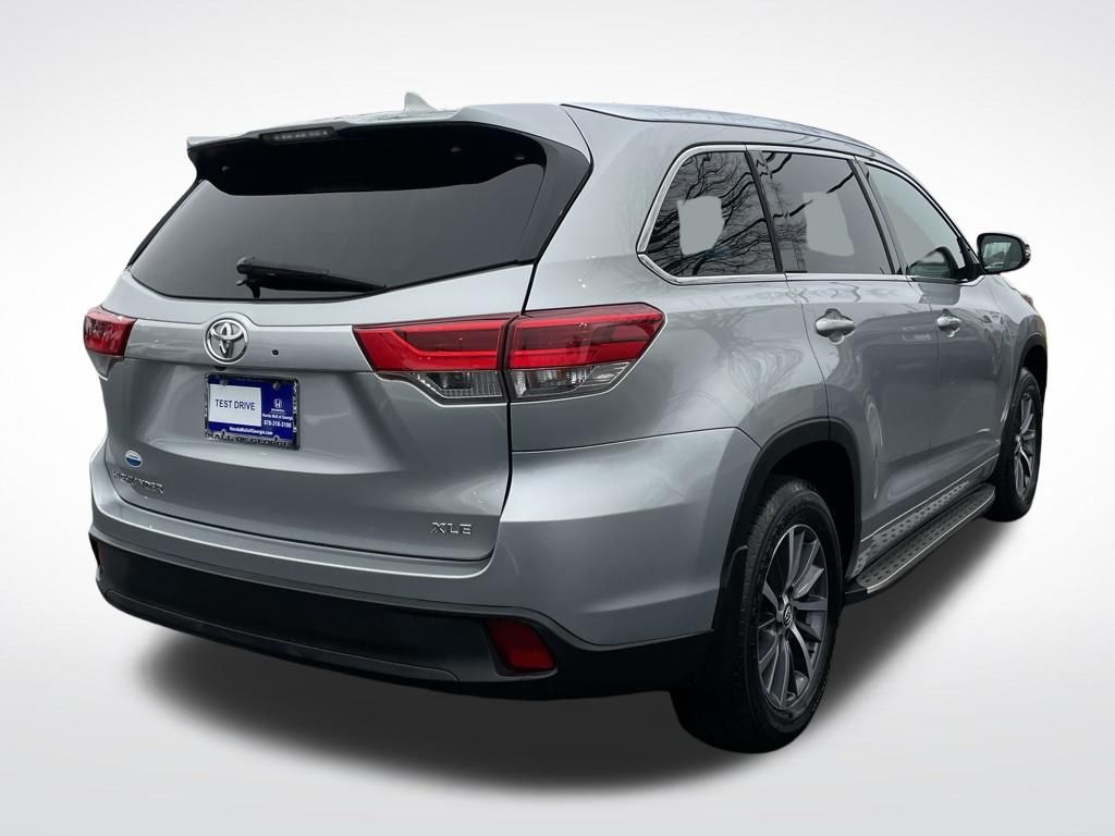 Thumbnail: 2017 Toyota Highlander - 6