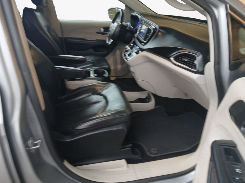 Used Car 2020 Chrysler Pacifica  Touring L For Sale Under $25,000 In Austin, Texas