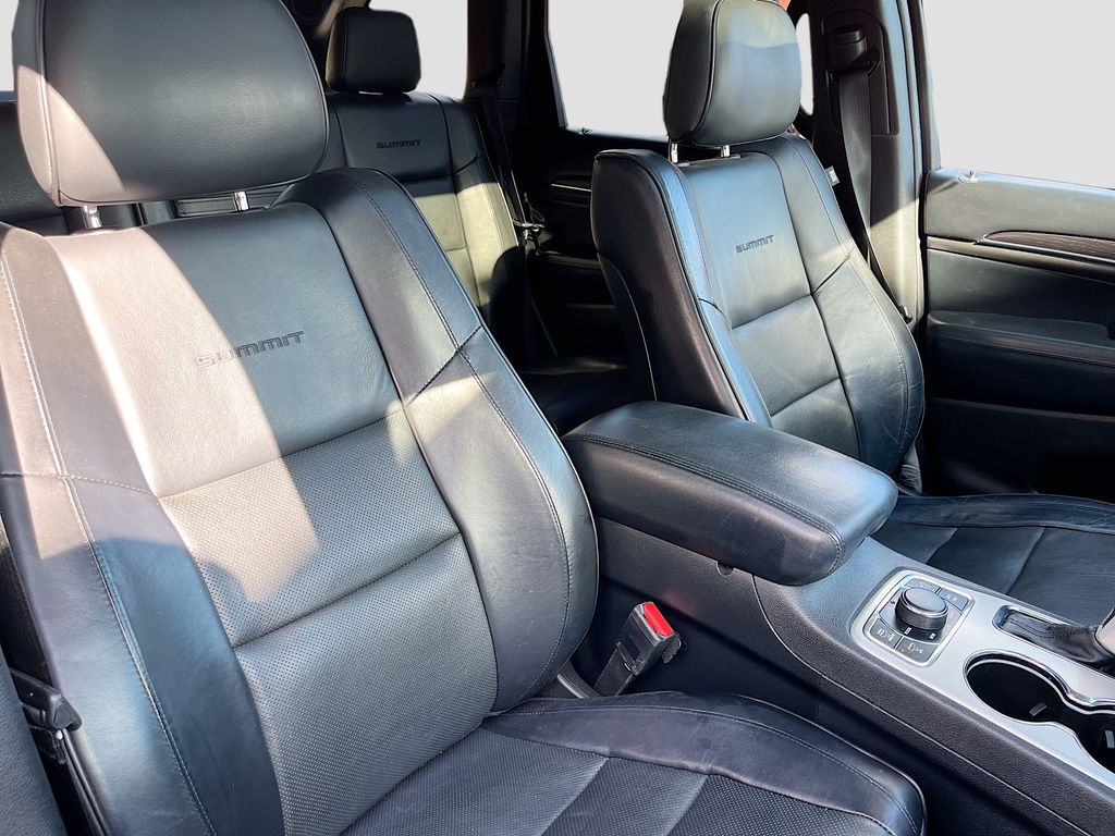 Used 2018 Gray Jeep Summit image 29