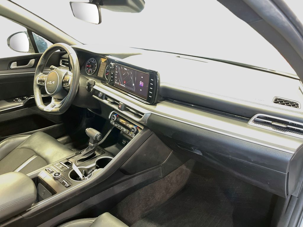 Used 2024 Wolf Gray Kia GT-Line image 30