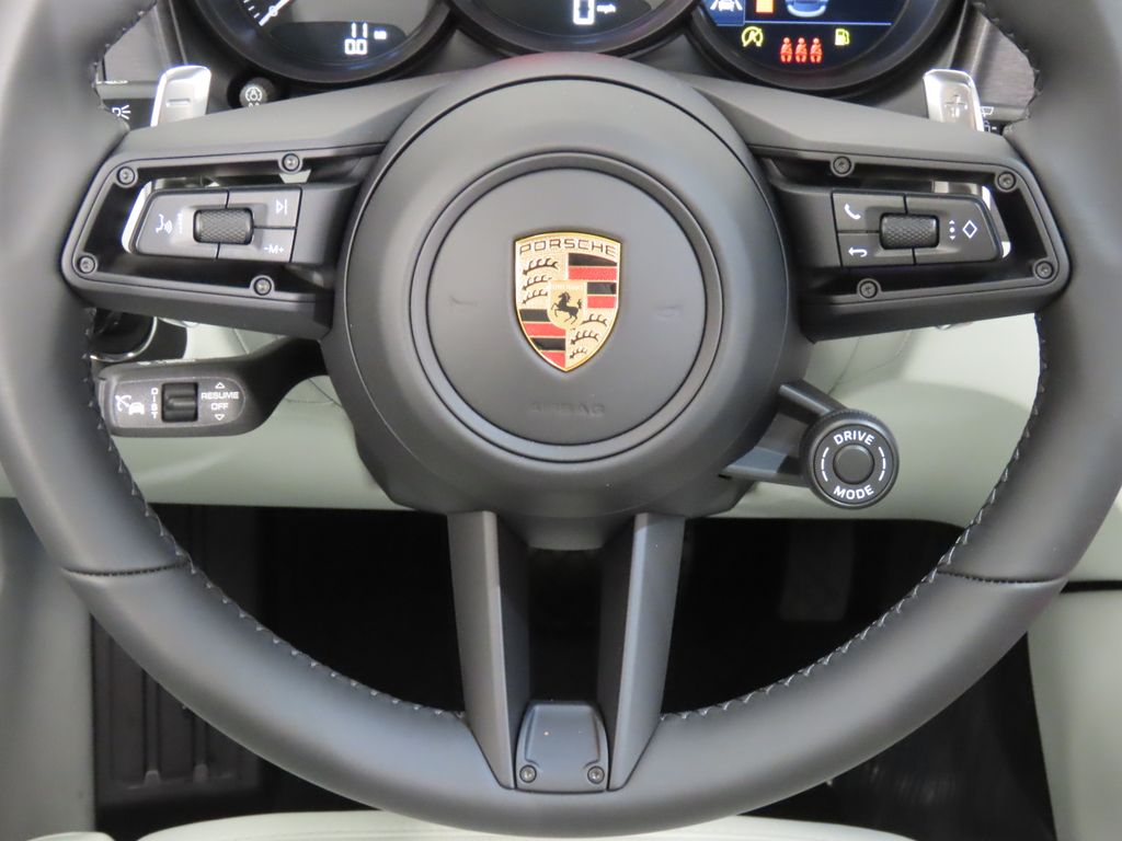 Thumbnail: 2026 Porsche Macan - 19