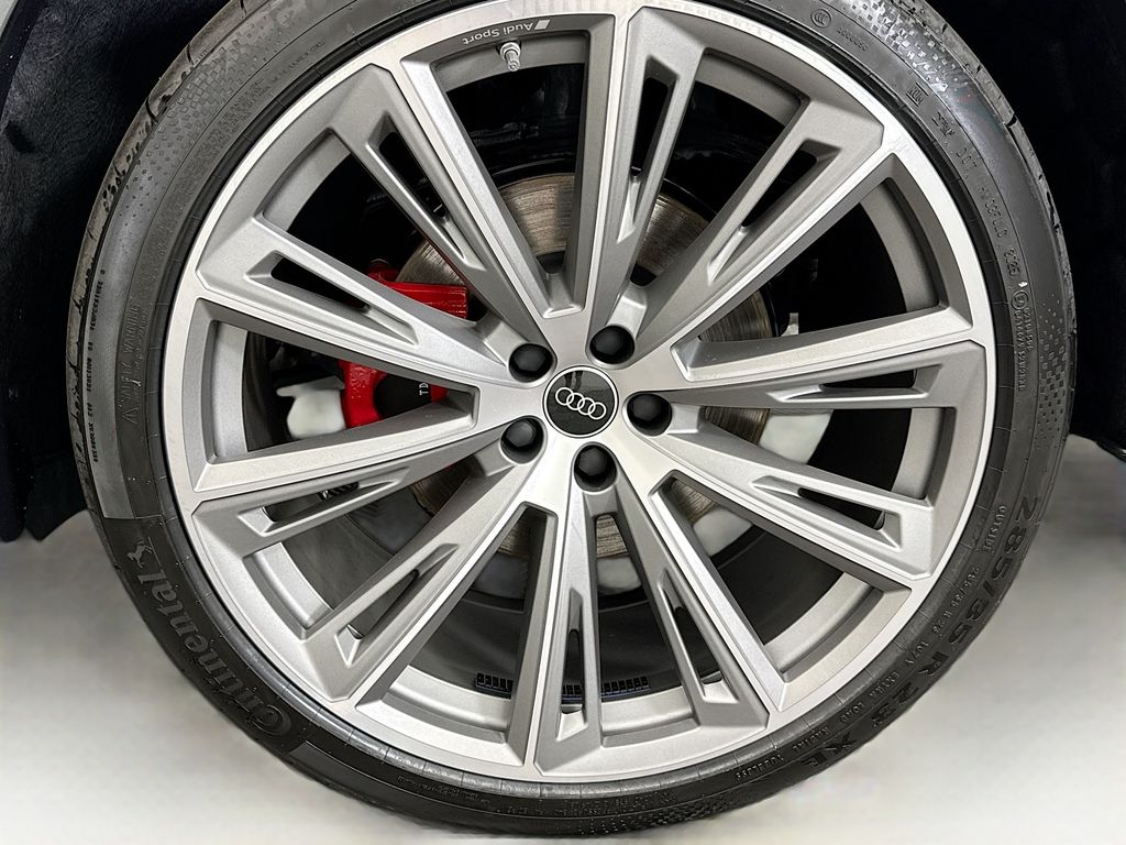 Thumbnail: 2026 Audi Q8 - 30