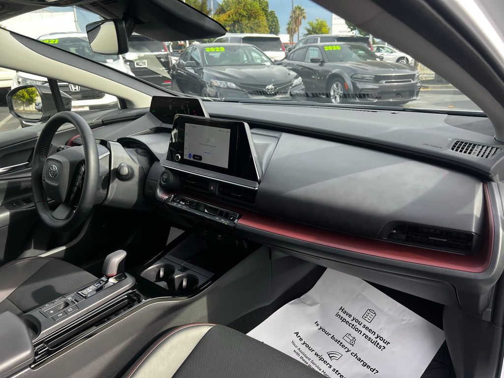 2026 Toyota Prius Plug-in Hybrid XSE photo 7
