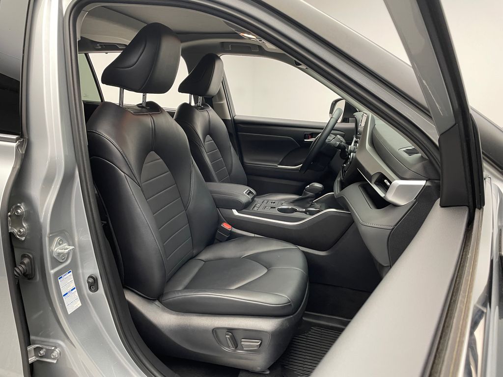 2022 Toyota Highlander XLE 18