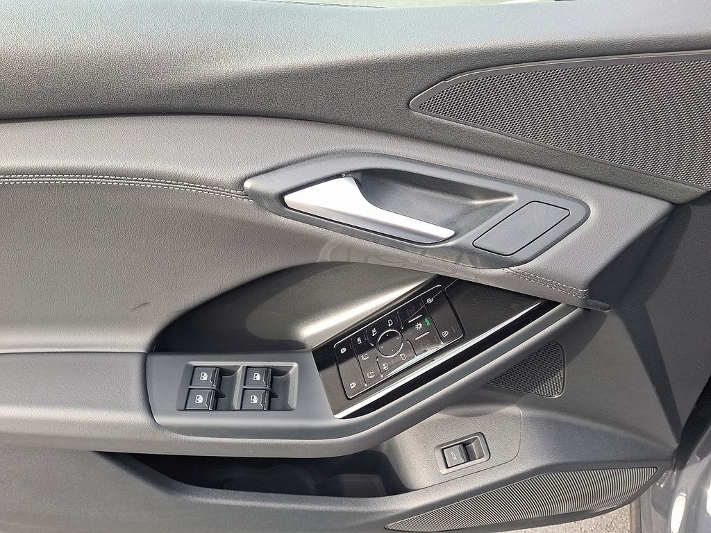 Thumbnail: 2025 Audi Q6 e-tron - 12