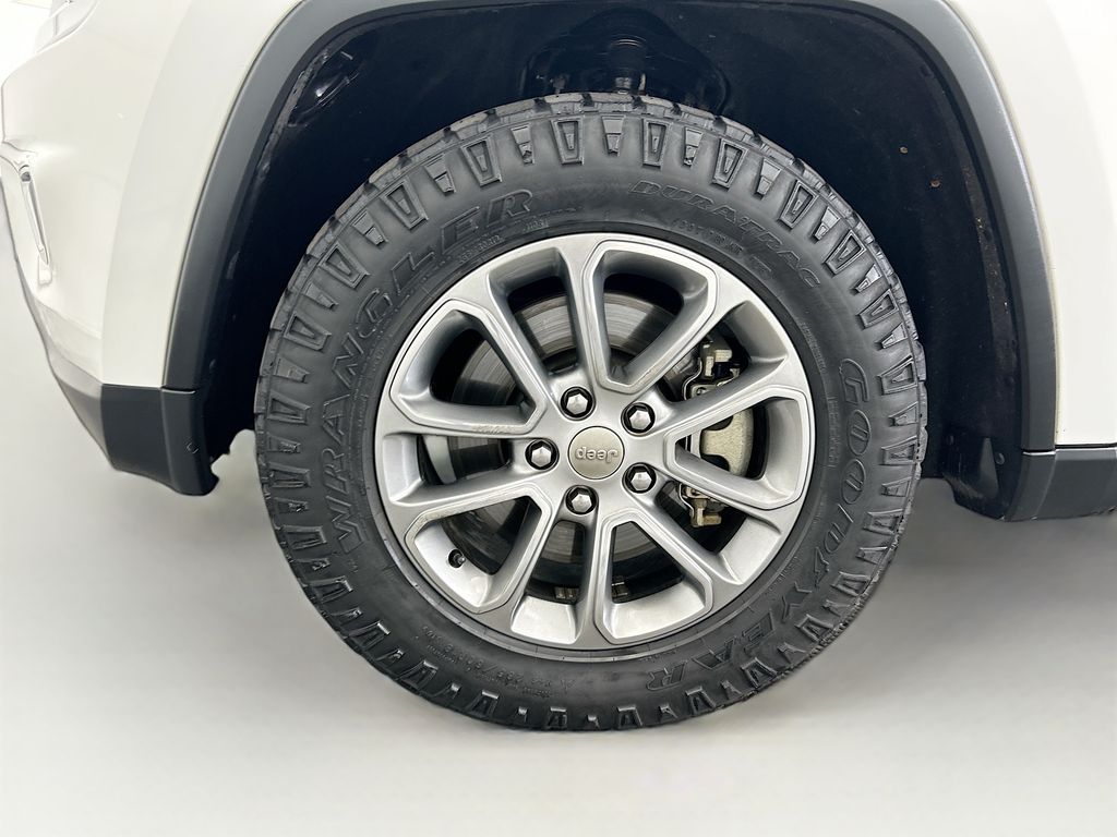 Thumbnail: 2015 Jeep Grand Cherokee - 28