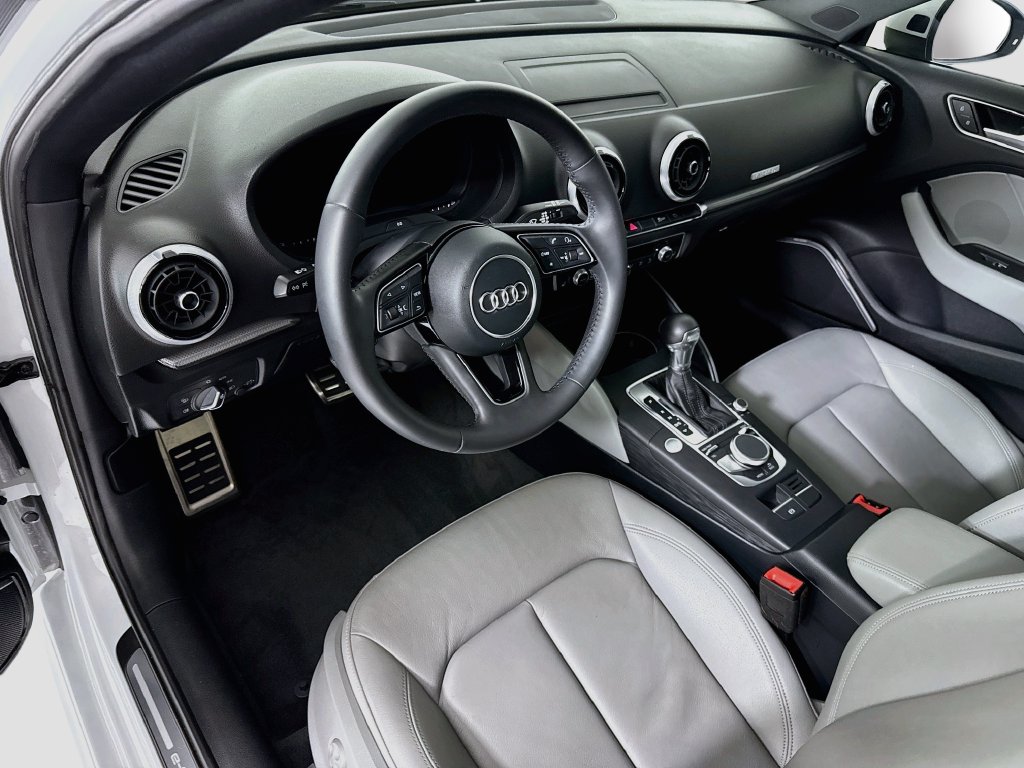 Thumbnail: 2018 Audi A3 e-tron - 9