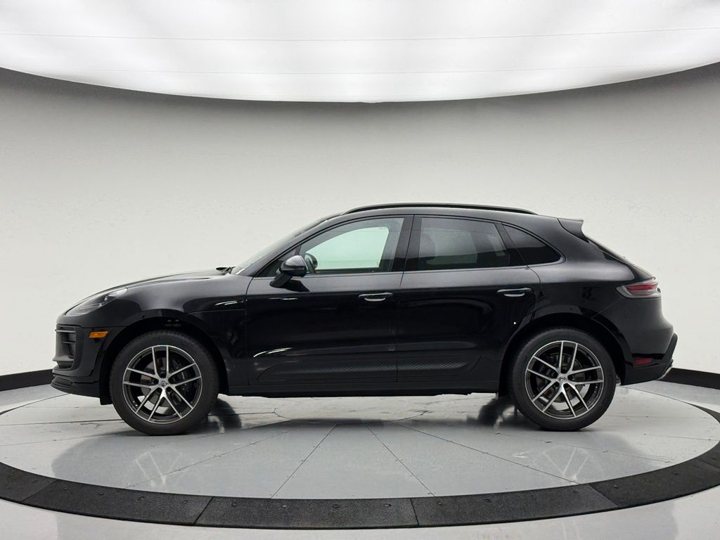 Thumbnail: 2026 Porsche Macan - 2