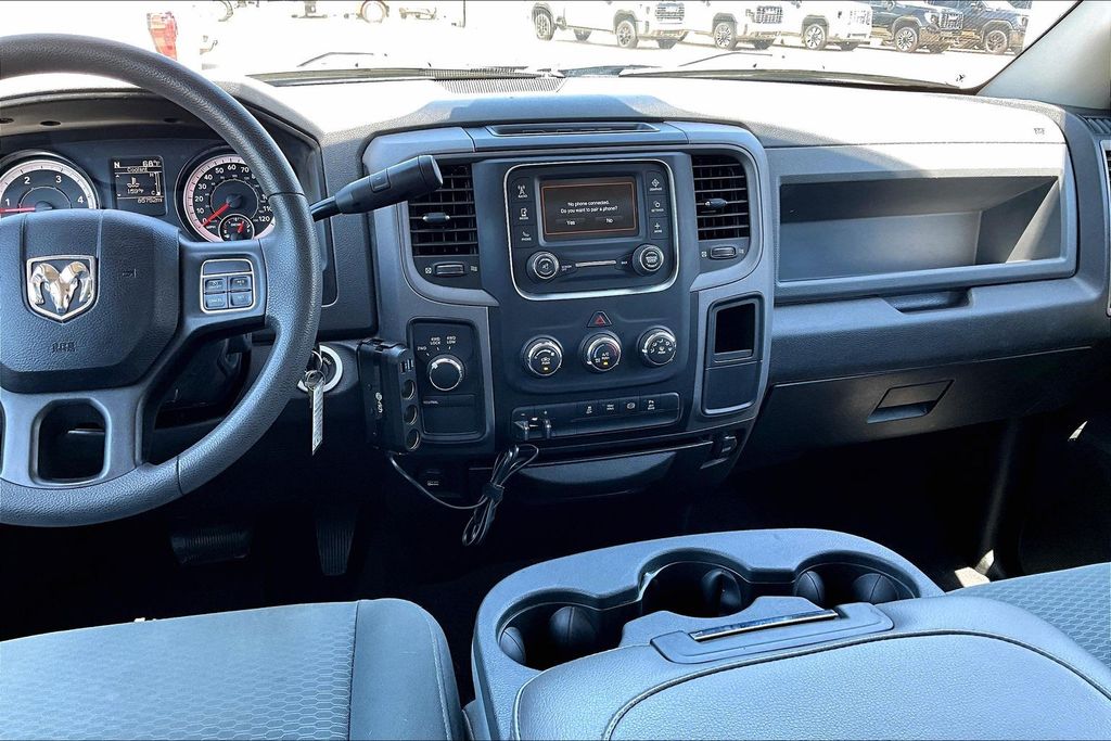 View vehicle photo 7