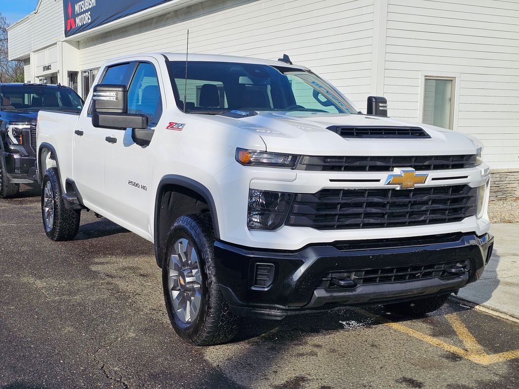 Summit White 2024 Chevrolet Silverado 2500HD Custom Crew Cab 4WD Pickup Truck Four-Wheel Drive Automatic