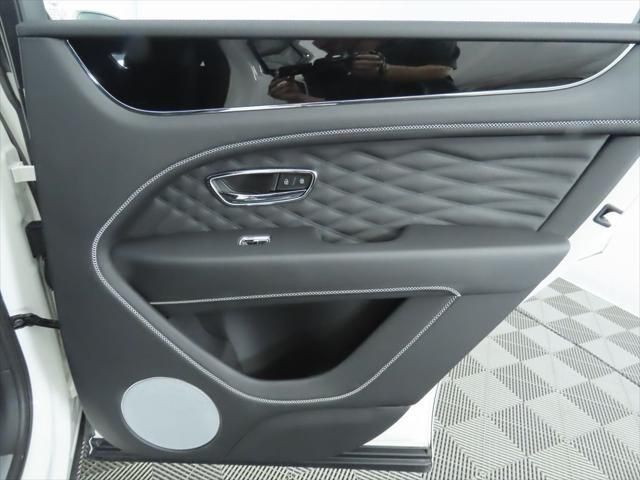 Thumbnail: 2025 Bentley Bentayga - 28