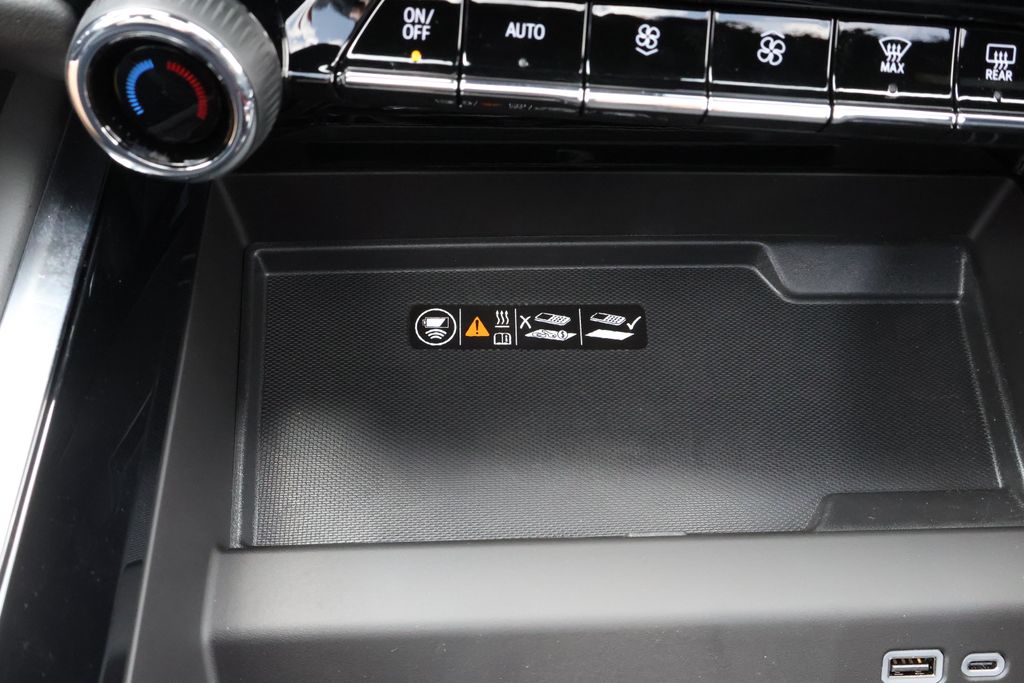 Thumbnail: 2025 Chevrolet Suburban - 30