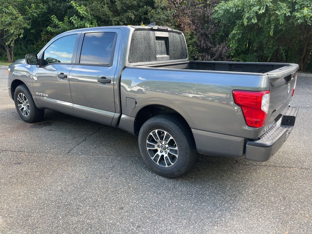 2023 Nissan Titan SV 3