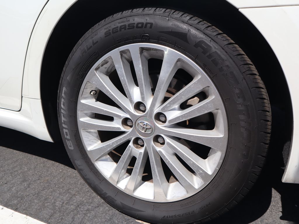 2014 Toyota Avalon XLE 16