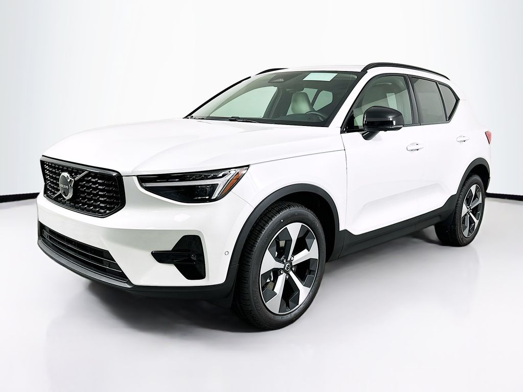 2026 Volvo XC40 B5 Plus