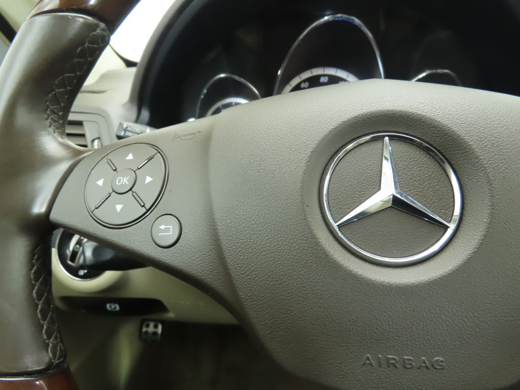 Thumbnail: 2010 Mercedes-Benz E-Class - 11