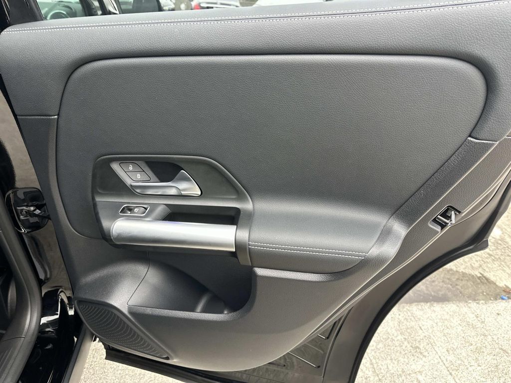 Thumbnail: 2025 Mercedes-Benz GLA - 22