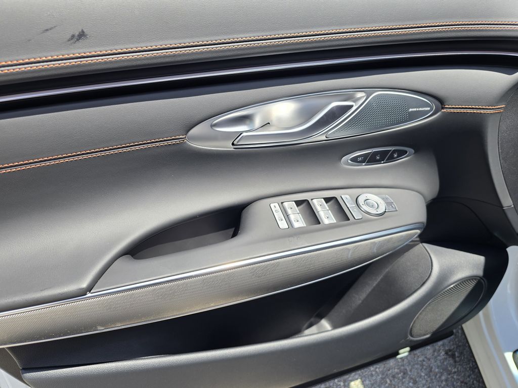 2026 GENESIS GV70 Sport Advanced - Photo 16