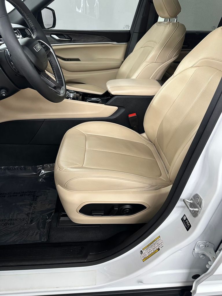 used 2022 Jeep Grand Cherokee car, priced at $25,985