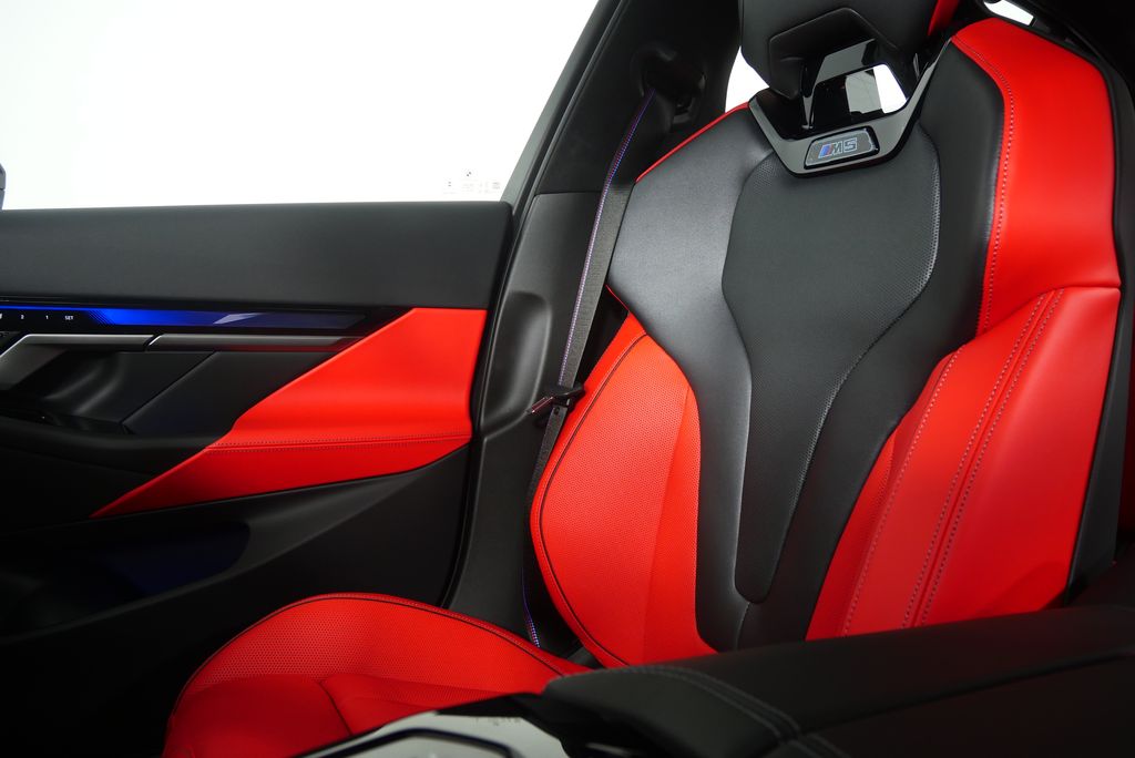 Thumbnail: 2026 BMW M5 - 25