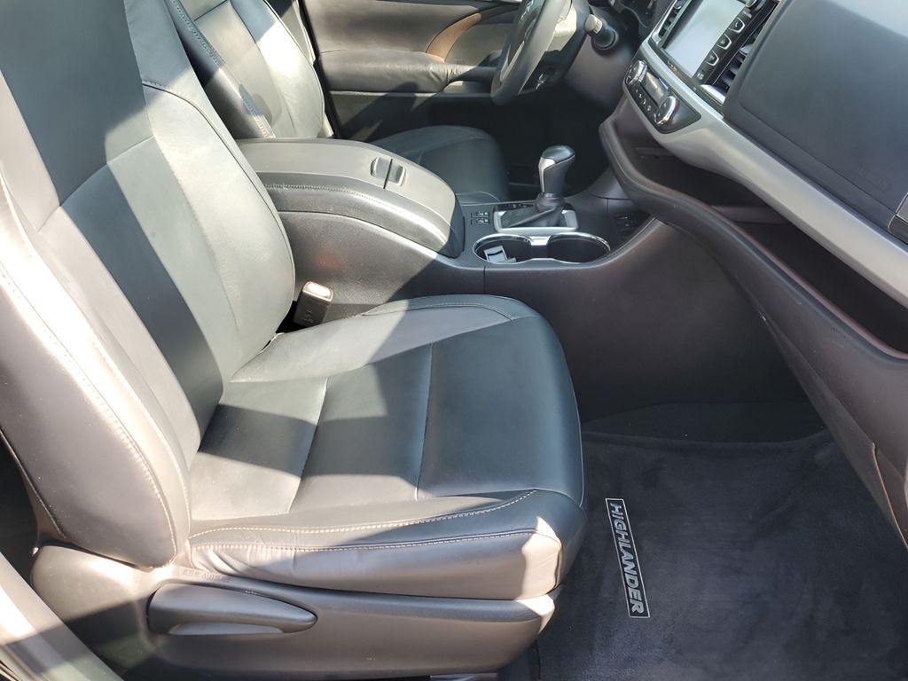 Used Car 2016 Toyota Highlander  Xle V6 For Sale In Austin, Texas