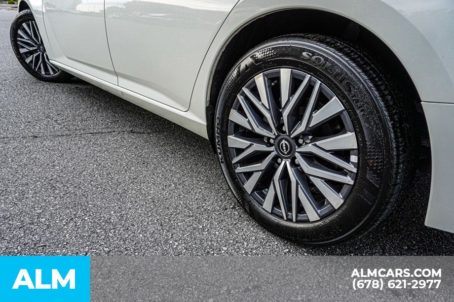 Used 2025 White Nissan 2.5 SV image 15