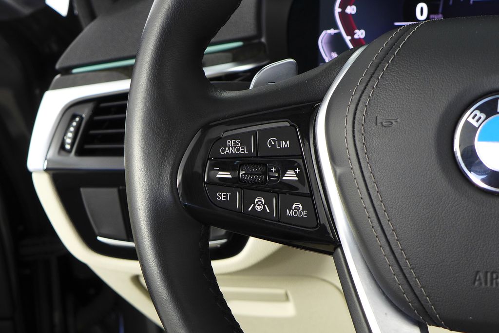 Thumbnail: 2021 BMW 5 Series - 30