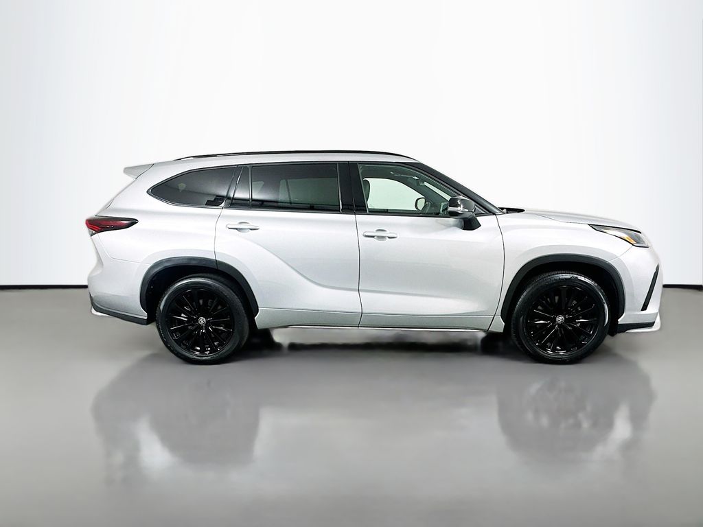 Thumbnail: 2025 Toyota Highlander - 4