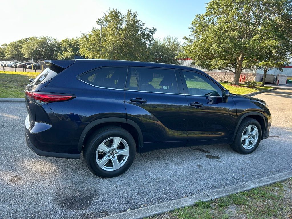 Thumbnail: 2022 Toyota Highlander - 5