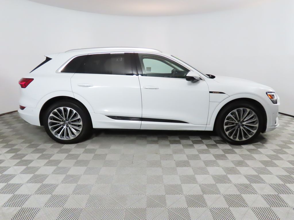 Thumbnail: 2019 Audi e-tron - 6