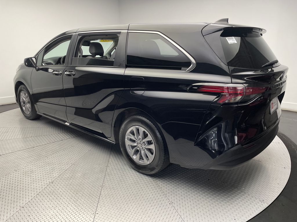Thumbnail: 2022 Toyota Sienna - 7