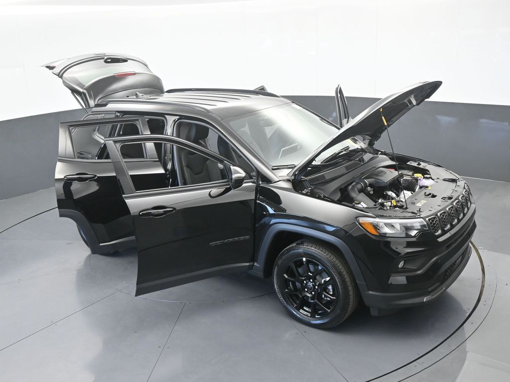 New 2026 Diamond Black Crystal Pearlcoat Jeep Latitude image 68