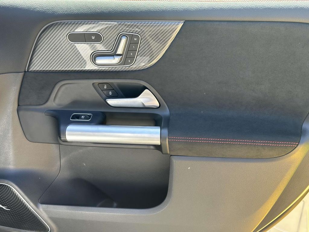 2025 Mercedes-Benz GLA 250 4MATIC 21