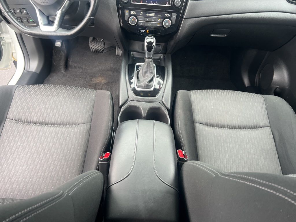 2020 Nissan Rogue SV photo