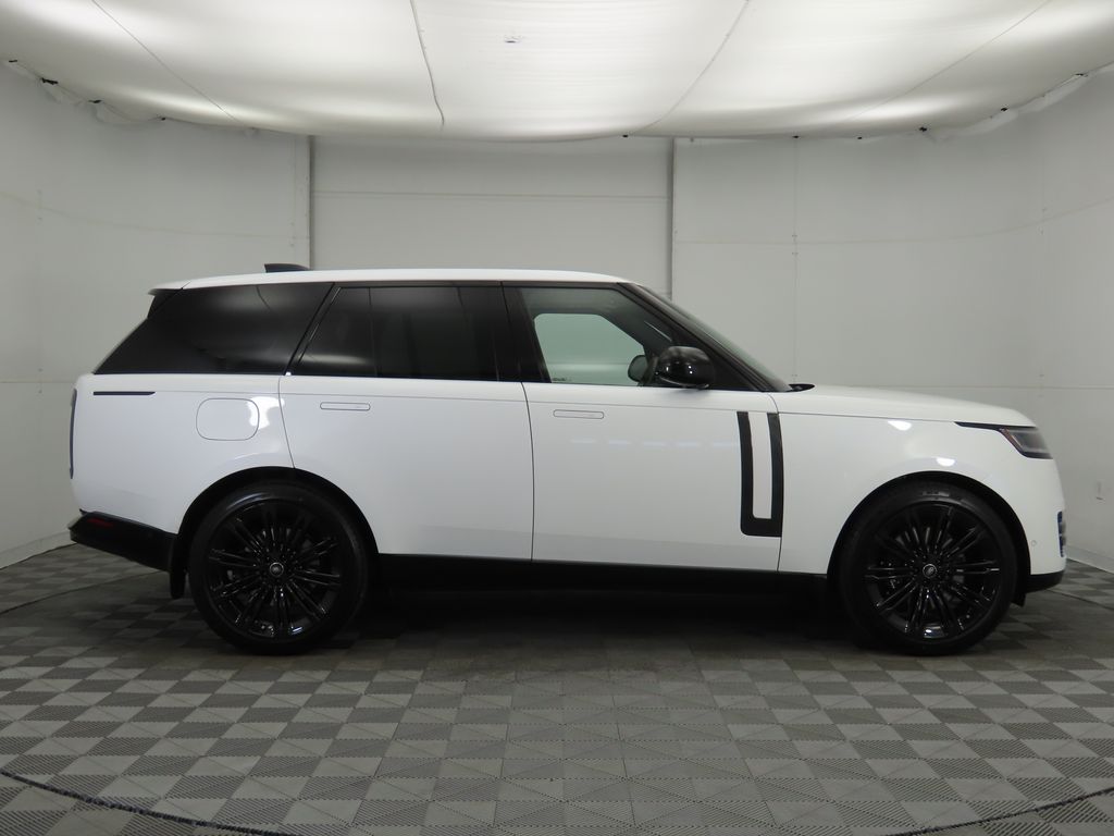 2025 Land Rover Range Rover SE 4